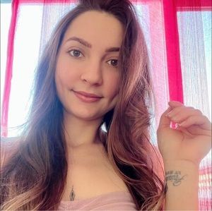 Meet your Posher, Claudia